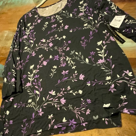 Preswick & Moore Tops - 🌸🌸 Preswick & Moore Black Floral Long Sleeve Top